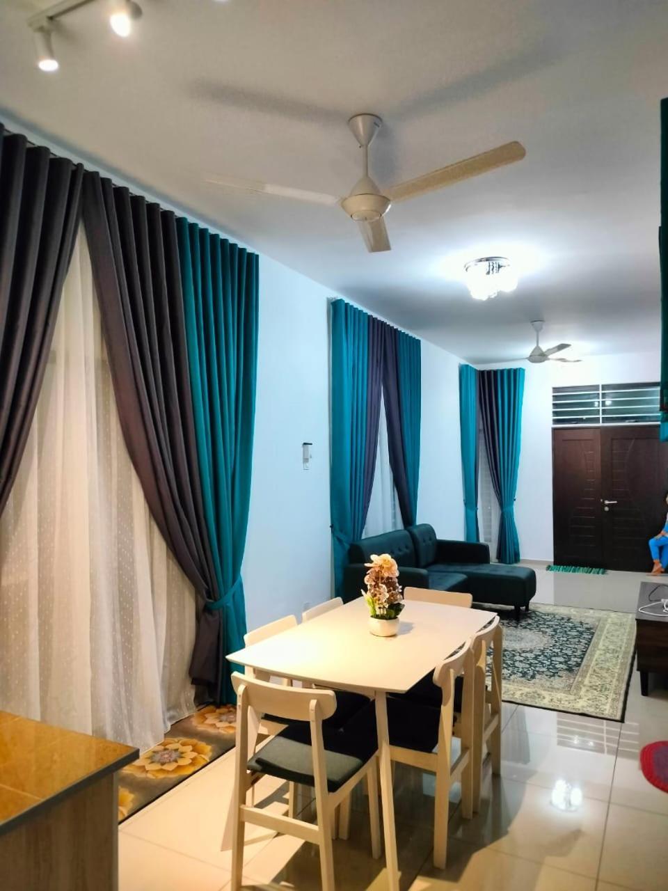 Aiman'S Rose Homestay Teluk Panglima Garang ภายนอก รูปภาพ
