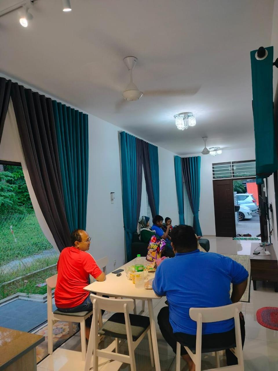 Aiman'S Rose Homestay Teluk Panglima Garang ภายนอก รูปภาพ