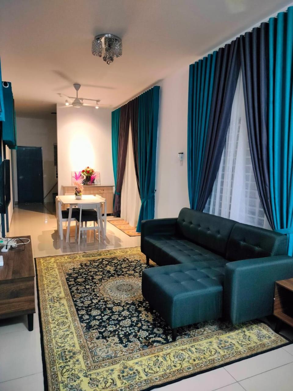 Aiman'S Rose Homestay Teluk Panglima Garang ภายนอก รูปภาพ