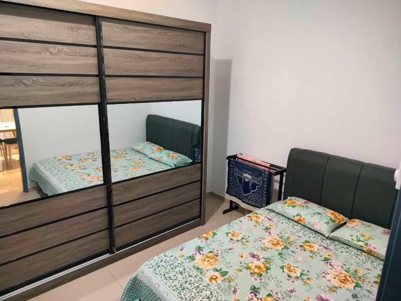 Aiman'S Rose Homestay Teluk Panglima Garang ภายนอก รูปภาพ
